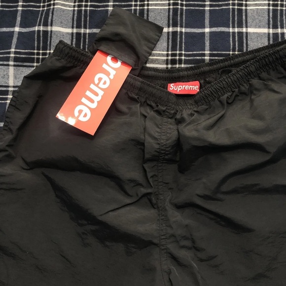 Supreme - Picture 6 of 6